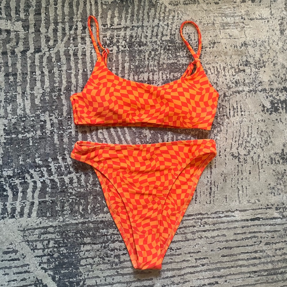 Grey Bandit Heat Wave Sports Top and Bottoms